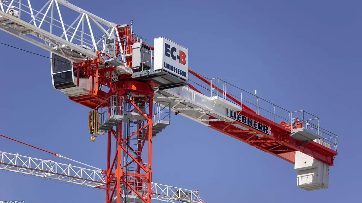 Construction crane next to an old residential building in Mumbai